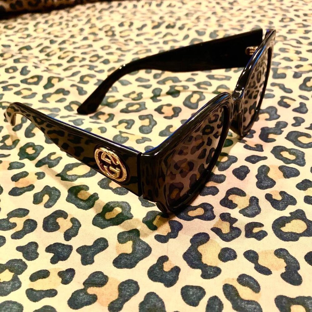 NWT GUCCI Sunglasses GG0142SA Black Square Frame Gold G Logo + Case MSRP $550 - Picture 9 of 14